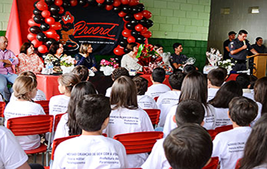 Estudantes de Paranapanema se unem contra drogas e ?  violência Estudantes de Paranapanema se unem contra drogas e ?  violência