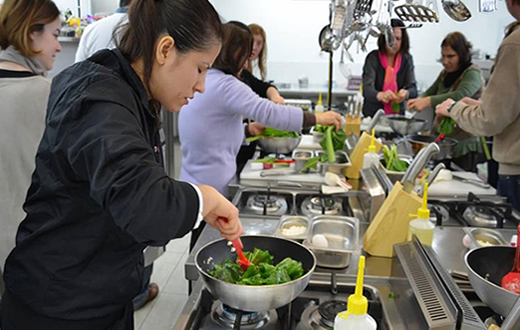 Parlamentar sugere curso de culinária para deficientes