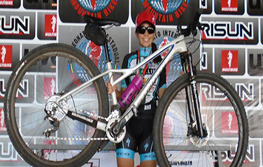 Larissa Brasa é campeã paulista de Mountain Bike Maratona