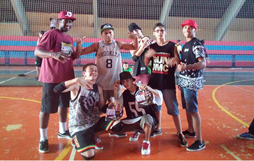 Dançarinos breakings representam Botucatu na região