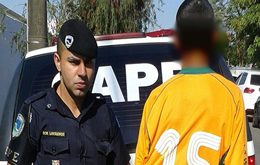 Gape flagra um garoto de 15 anos em traficância