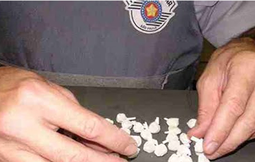 PM realiza a apreensão de 40 porções de cocaína