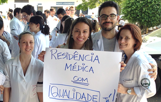 Médicos residentes de Botucatu param por um dia