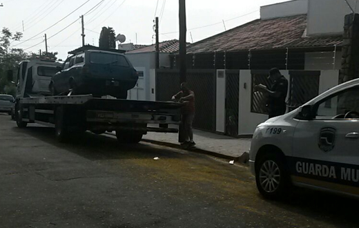 GCM apreende veículo com várias irregularidades