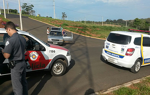 Ação conjunta da PM e GCM localiza veículo furtado‏
