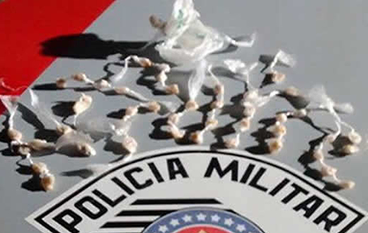 PM localiza 58 pedras de crack em caixa de brinquedos