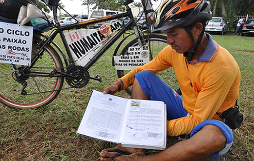 Ciclista aventureiro divulga o Museu do Café pelo País
