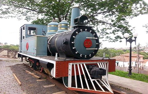 Locomotiva Vintinha é retirada do Espaço Cultural