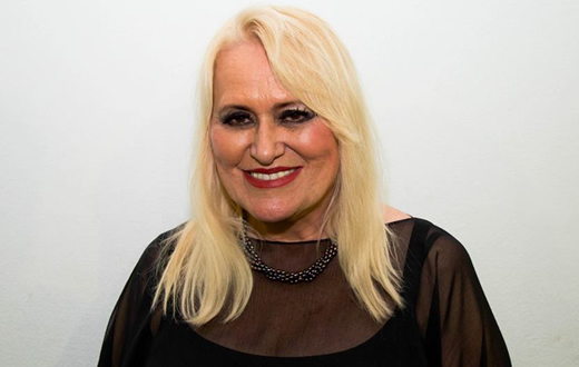 Colunista e cineasta recebe moção da Câmara Municipal