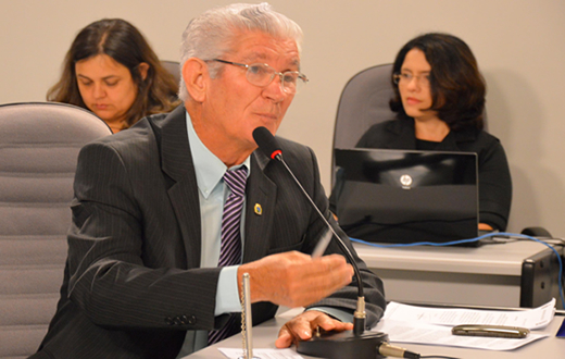 Parlamentar sugere intérprete de Libras em repartições