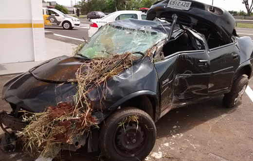 Mulher morre em capotamento na Serra de Botucatu