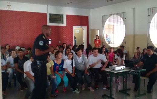 GCM e OAB ministram palestras educativas em escola
