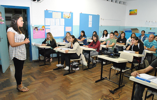 Cursinho promove revisão de conteúdo pré-vestibular