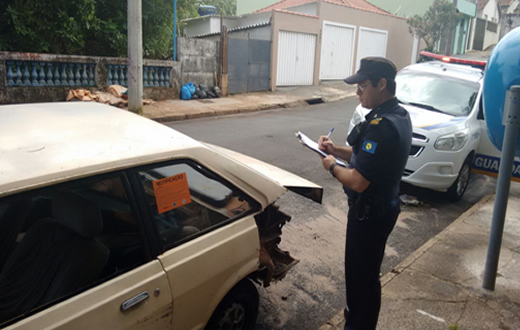 GCM notifica veículos abandonados no centro