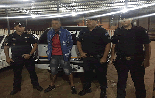 Cidadão é flagrado entregando cocaína a um usuário