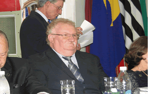 Ramiro Viola toma posse na Academia de Letras