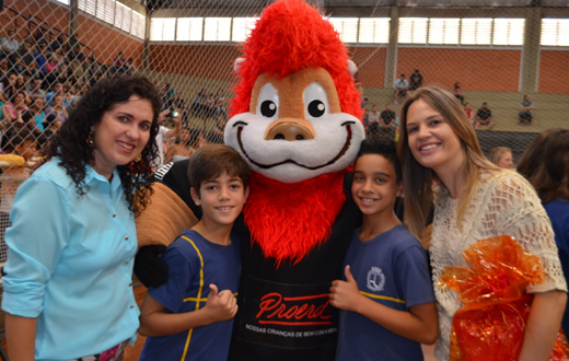 Proerd realiza formatura de 1.300 alunos de várias escolas