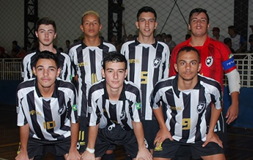 Futsal da AAB vence Corinthians e está perto da final