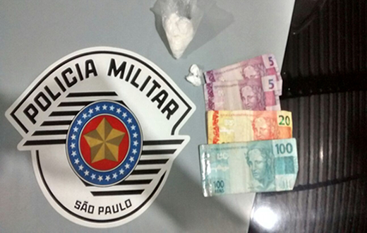 Mulher é acusada de fabricar porções de cocaína