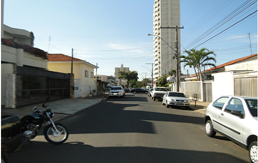 Cidadão tem o carro roubado na garagem de sua casa
