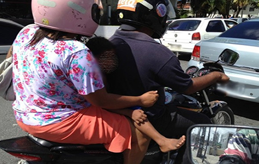 Assembleia de SP aprova projeto de lei que proíbe garupa em motos