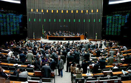 Entre deputados, 42% são pró e 31% contra impeachment de Dilma