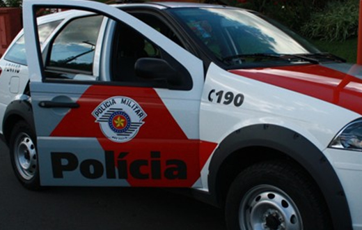 PM impede crime de furto e recupera vários produtos