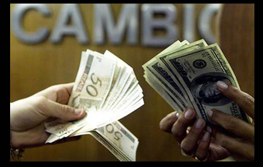 Valor do dólar fecha o ano com alta de quase 50% sobre o real