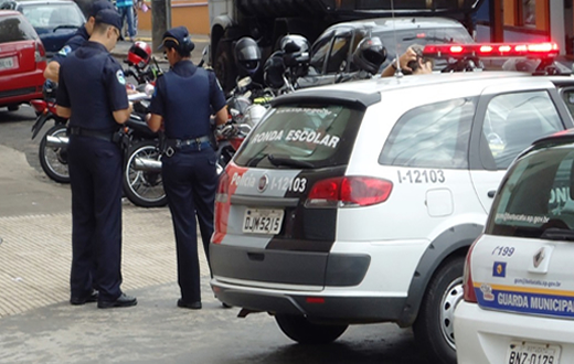 GCM e PM fiscalizam agência de mototaxistas irregular