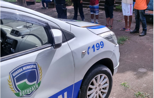 GCM flagra uso de entorpecente na Praça do Paratodos