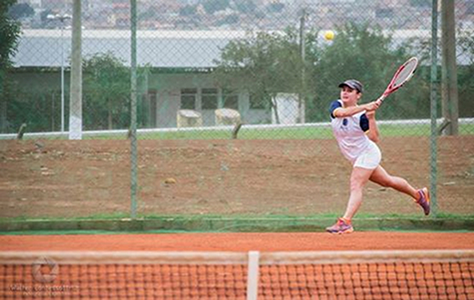 Tenista da AAB está na 2ª classe da Federação Paulista