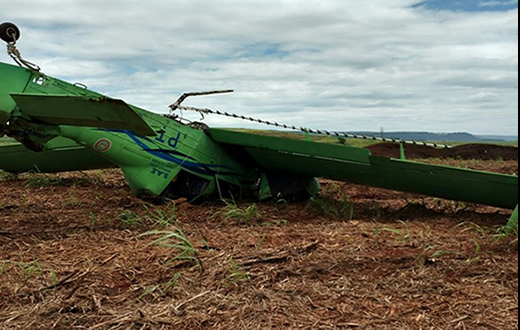 Aeronave com produtos agrícolas  cai em um canavial em Barra Bonita