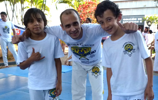 AA Botucatuense abre espaço para o jogo de capoeira