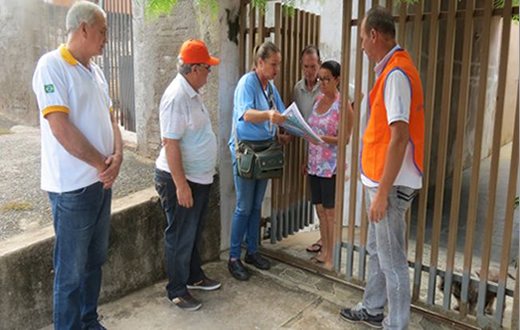 Defesa Civil e Controle de Vetores de Agudos fazem mutirão contra a dengue