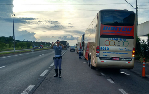 Rodoviária e Artesp fiscalizam ônibus em rodovias