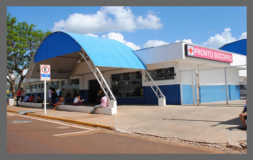 Cidadão agride mulher com criança no colo