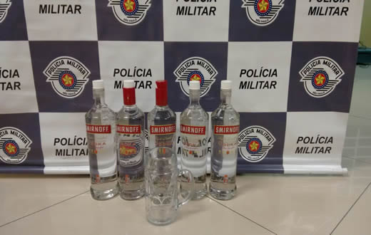 TOR prende dupla acusada de furtar litros de vodka de posto na Castelo