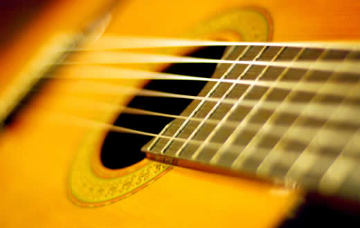 Servidores do HC de Botucatu e comunidade em geral poderão ter aulas de violão