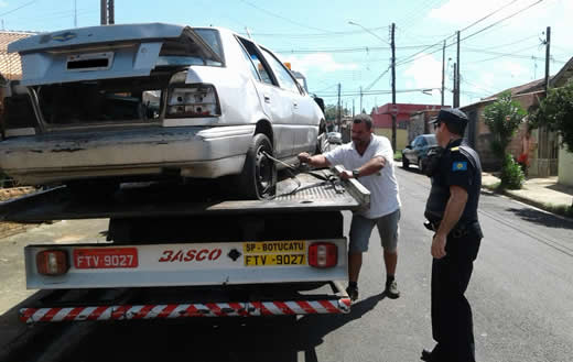 GCM recolhe veículo abandonado no Parque Marajoara