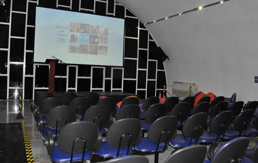 Cine janelas exibe a grande invenção de Hugo Cabret