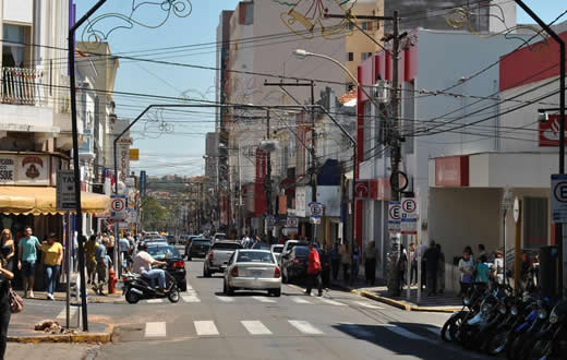 Reunião trata da fiação aérea e revitalização da Rua Amando