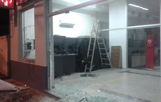 Mais uma vez. Bandidos explodem agências bancárias em Conchas