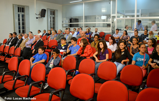 Em noite festiva, Câmara aprova todos os projetos em pauta