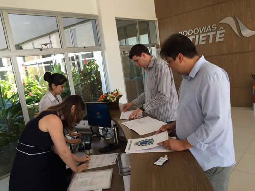 Vereadores vão até Concessionária pedir isenção de pedágio