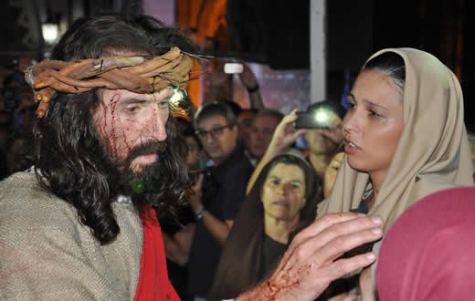 Botucatu recebe encenação da via sacra no largo da Catedral neste sábado (19)