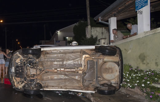 Colisão e capotamento na Vila Jardim; Moradores pedem segurança nas vias do bairro