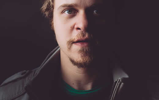 Cantor multi-instrumentista, Flavio Tris, se apresenta em Botucatu, neste domingo (10)