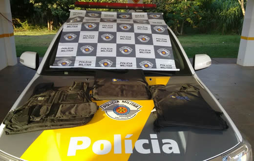 Homens são presos com coletes ?  prova de bala na Castello Branco