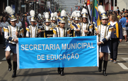 Desfile cívico de 161 anos de Botucatu acontece na amando de barros, quinta (14)