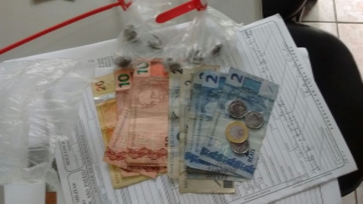 Policiais mudam caminho da ronda habitual e flagram comércio de maconha no Marajoara